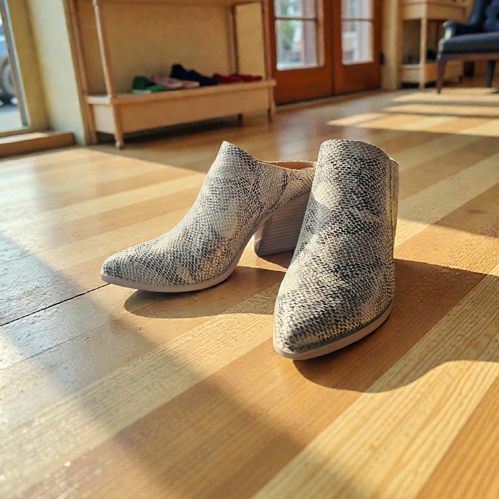 Mi.iM Leather Snakeskin Patterned Mules Size 9